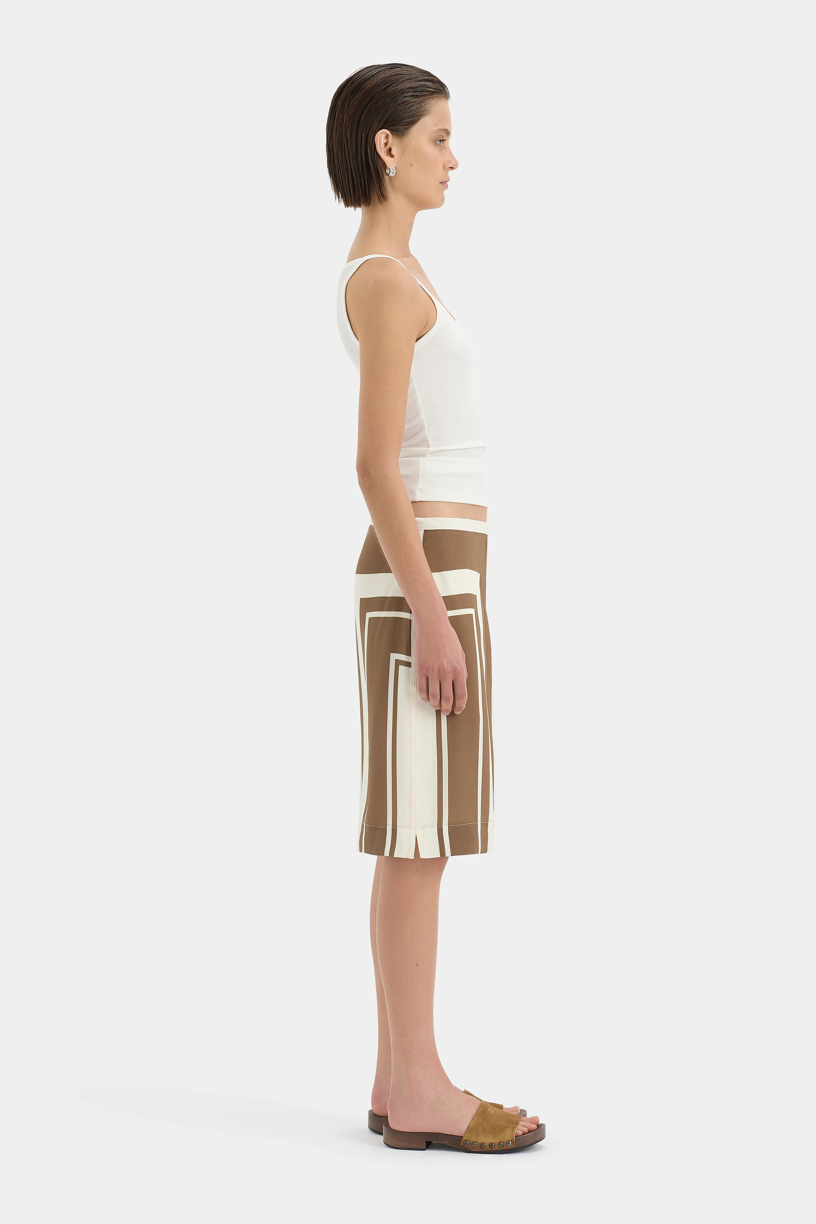 Almara Short - Image 3