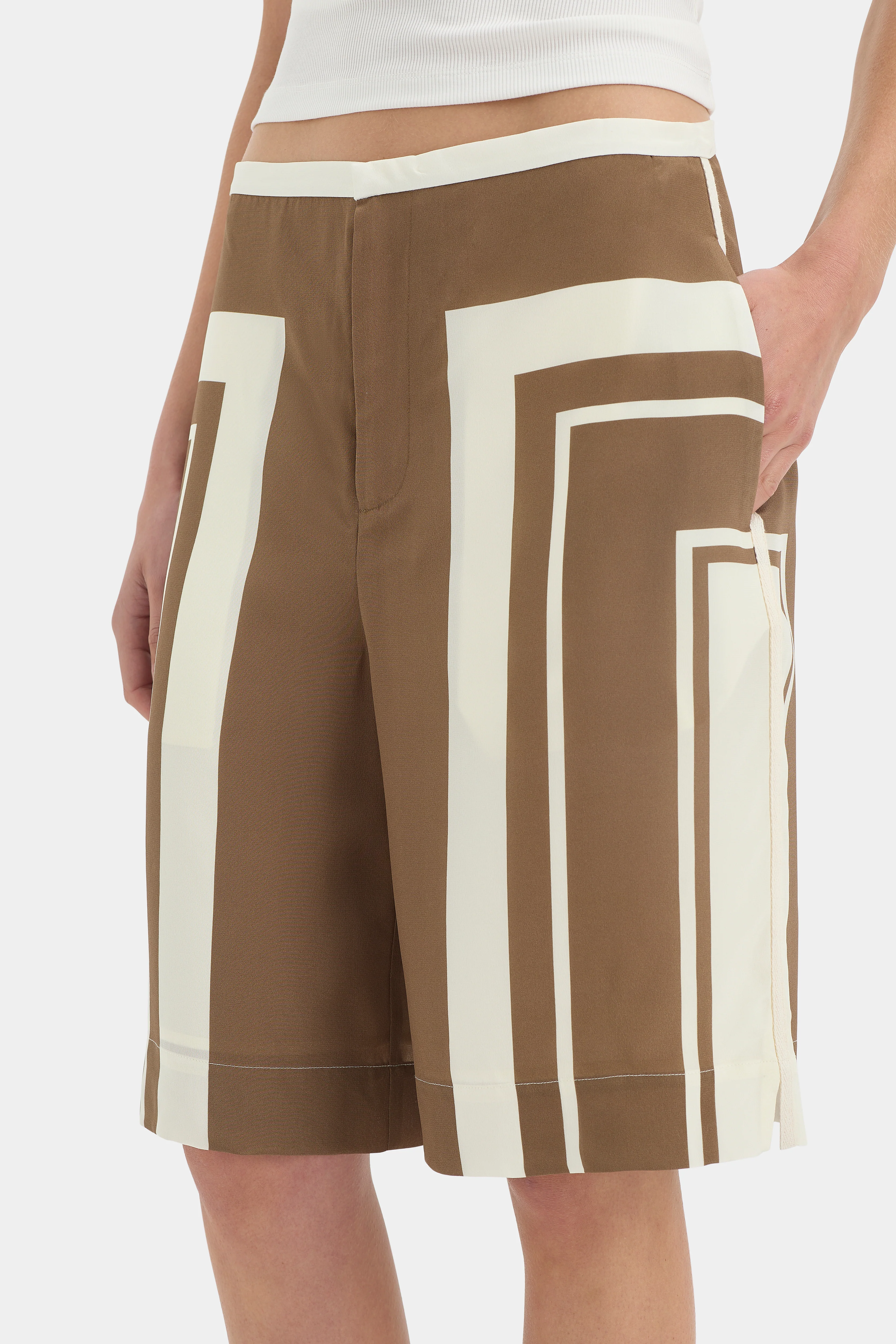 Almara Short - Image 5