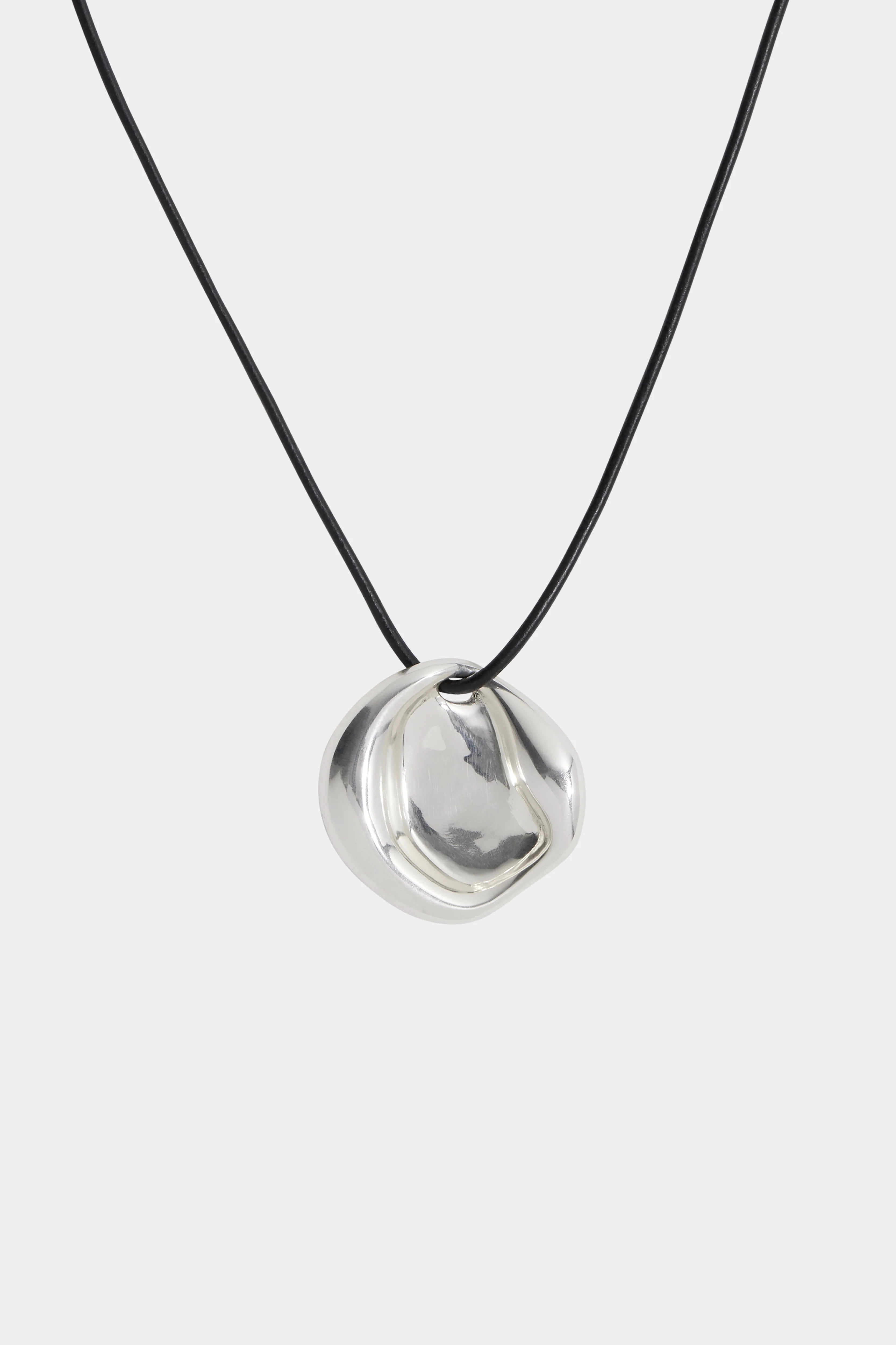 Tiera Pendant Necklace - Image 4
